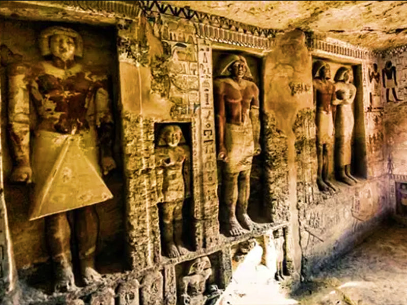 Salle avec statues Égyptiennes
