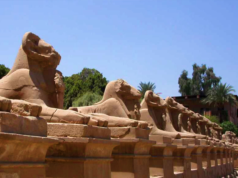 Sculpture égyptienne dans le jardin des sculptures au Caire
