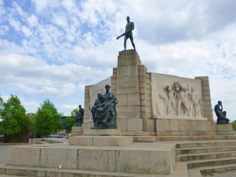 Statue Monument du Travail Liège en Belgique
