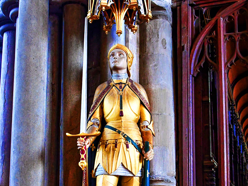 Statue ancienne de Jeanne d'arc en Angleterre