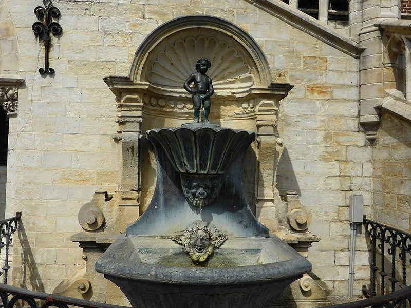 Statue belge qui fait pipi Manneken-Pis