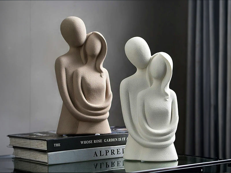 Statue couple