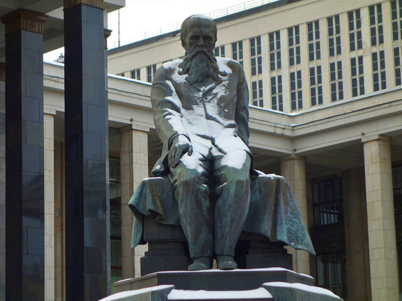 Statue de Dostoïevski en bronze Russie
