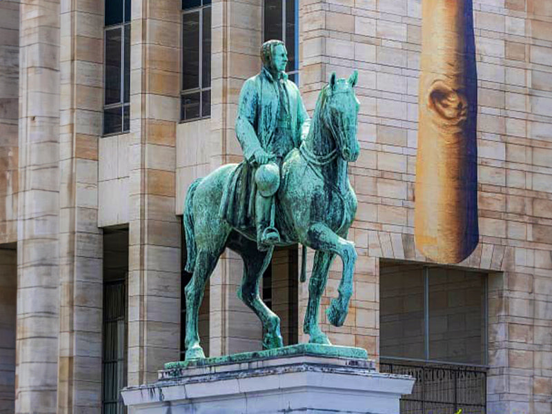 Statue de Magritte Bruxelles