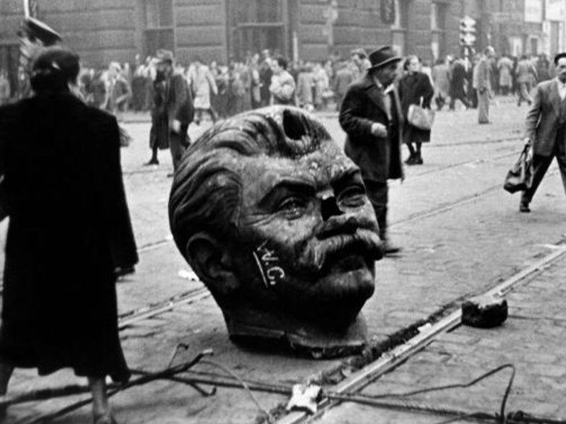 Statue de Staline Détruite