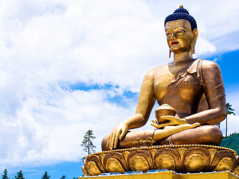 Statue de bouddha assis géant
