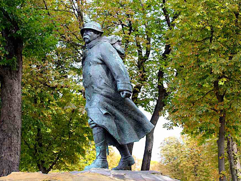 Statue de Clémenceau sur les champs Elysée