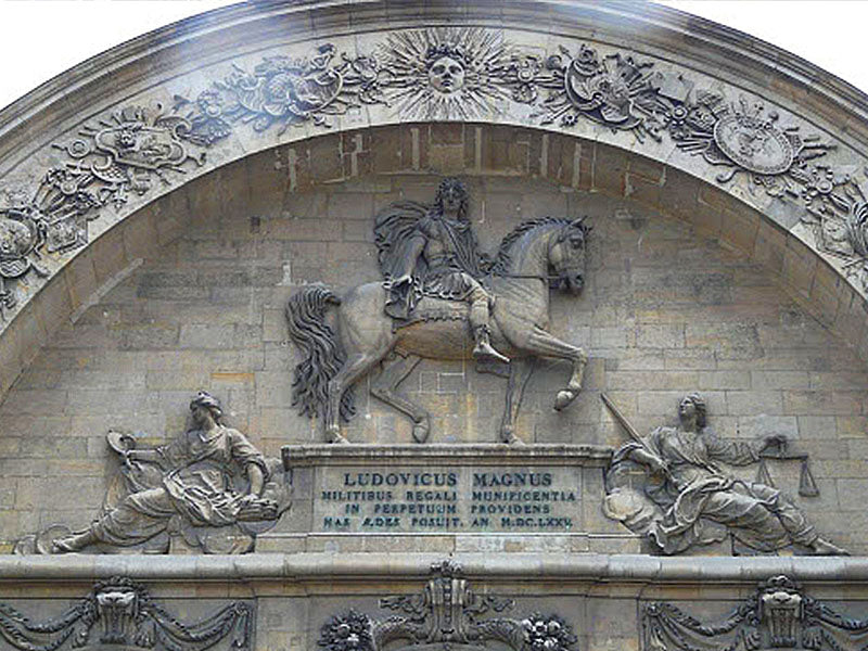 Statue de louis 14 aux Invalides