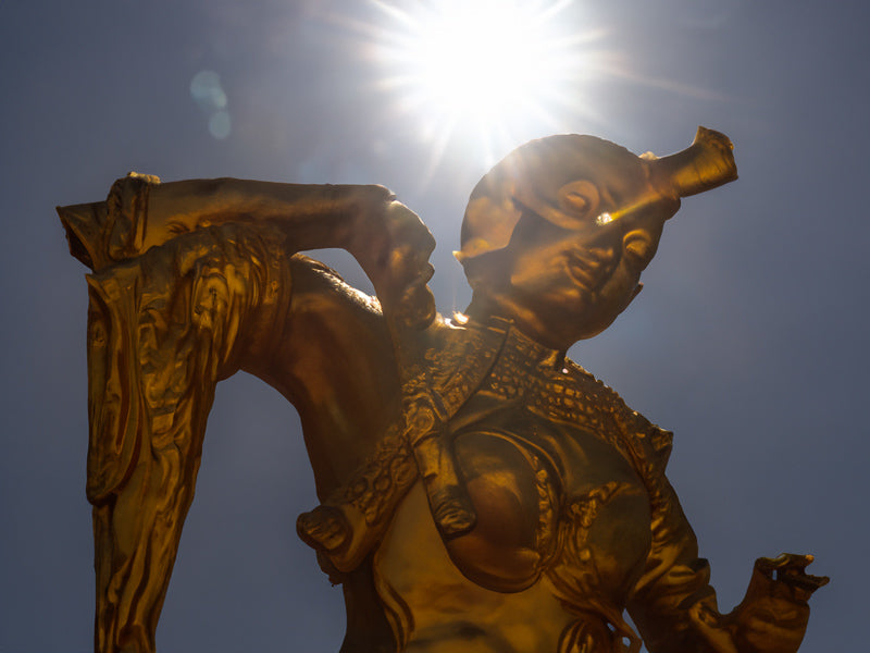Statue en or au soleil