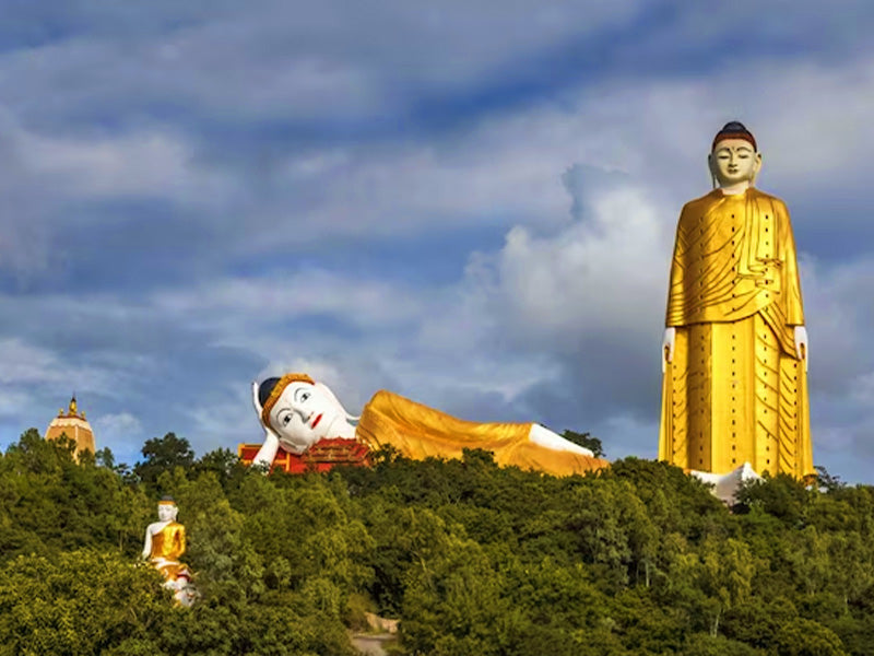 Statue géante Bouddha de la Solidarité Birmanie Myanmar