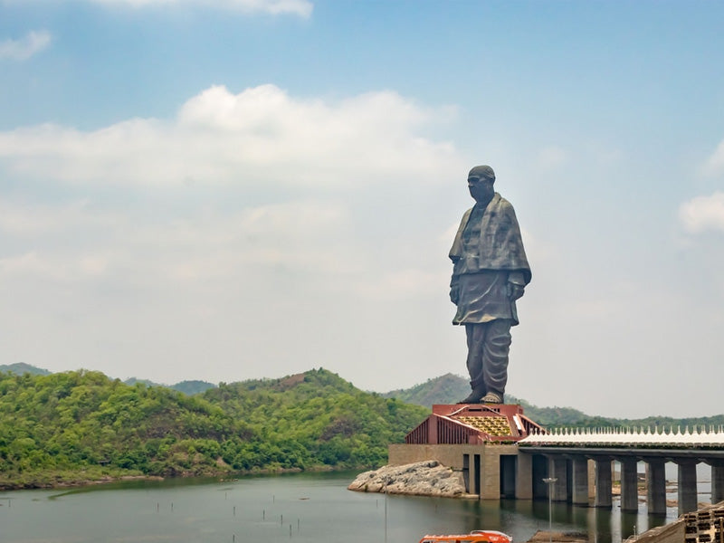 Statue géante chinoise de la paix éternel