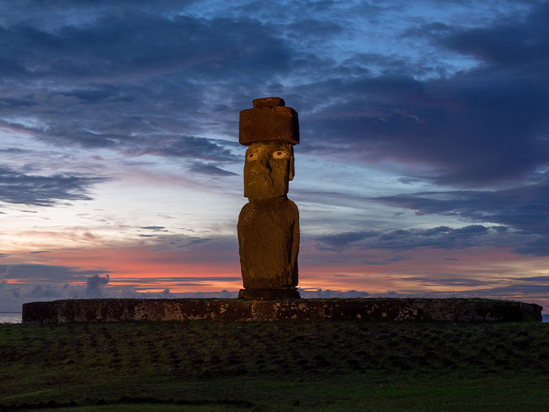 Statue île de pâques coucher du soleil