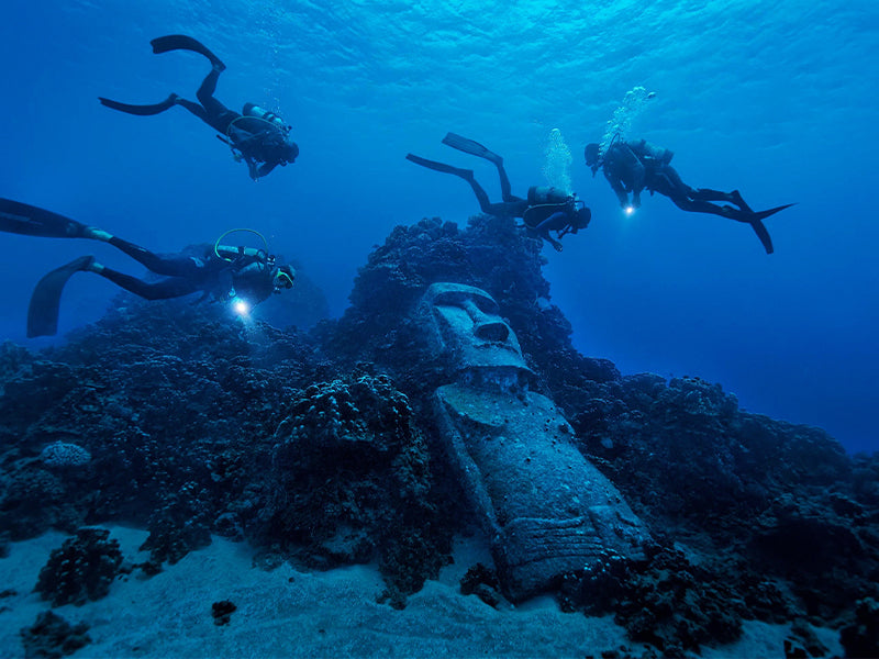 Statue île de pâques sous l'eau