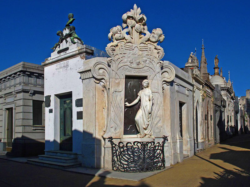 Statue les pleureuses du cimetière de la Recoleta