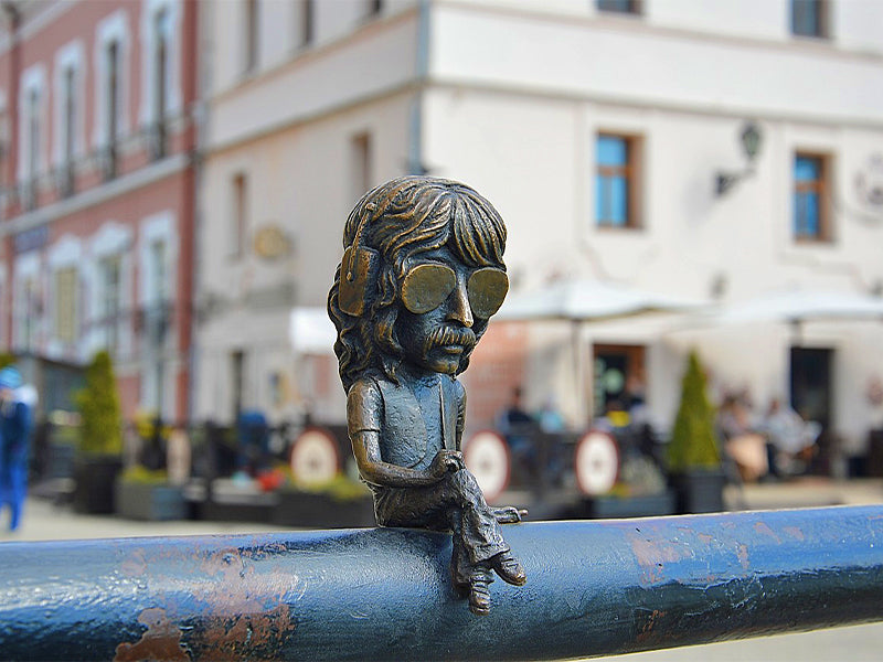 Statue miniature dans la ville