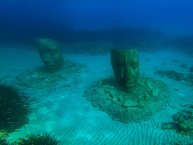 Statue sous l'eau