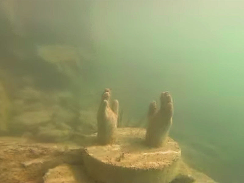 Statue sous l'eau lac de Vouglans