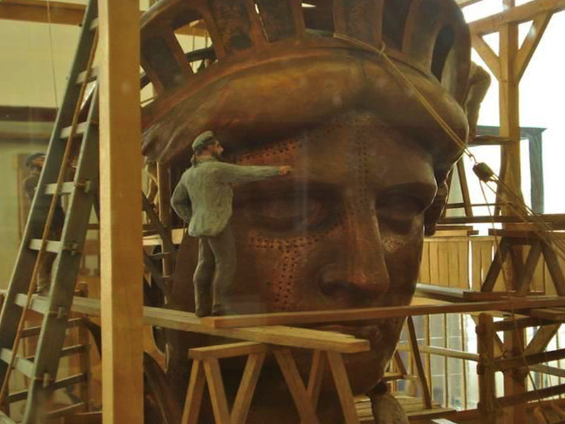 Visage construction statue de la liberté