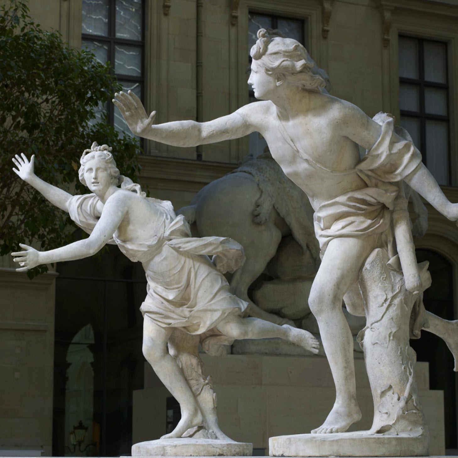 statue en pierre musée du Louvre