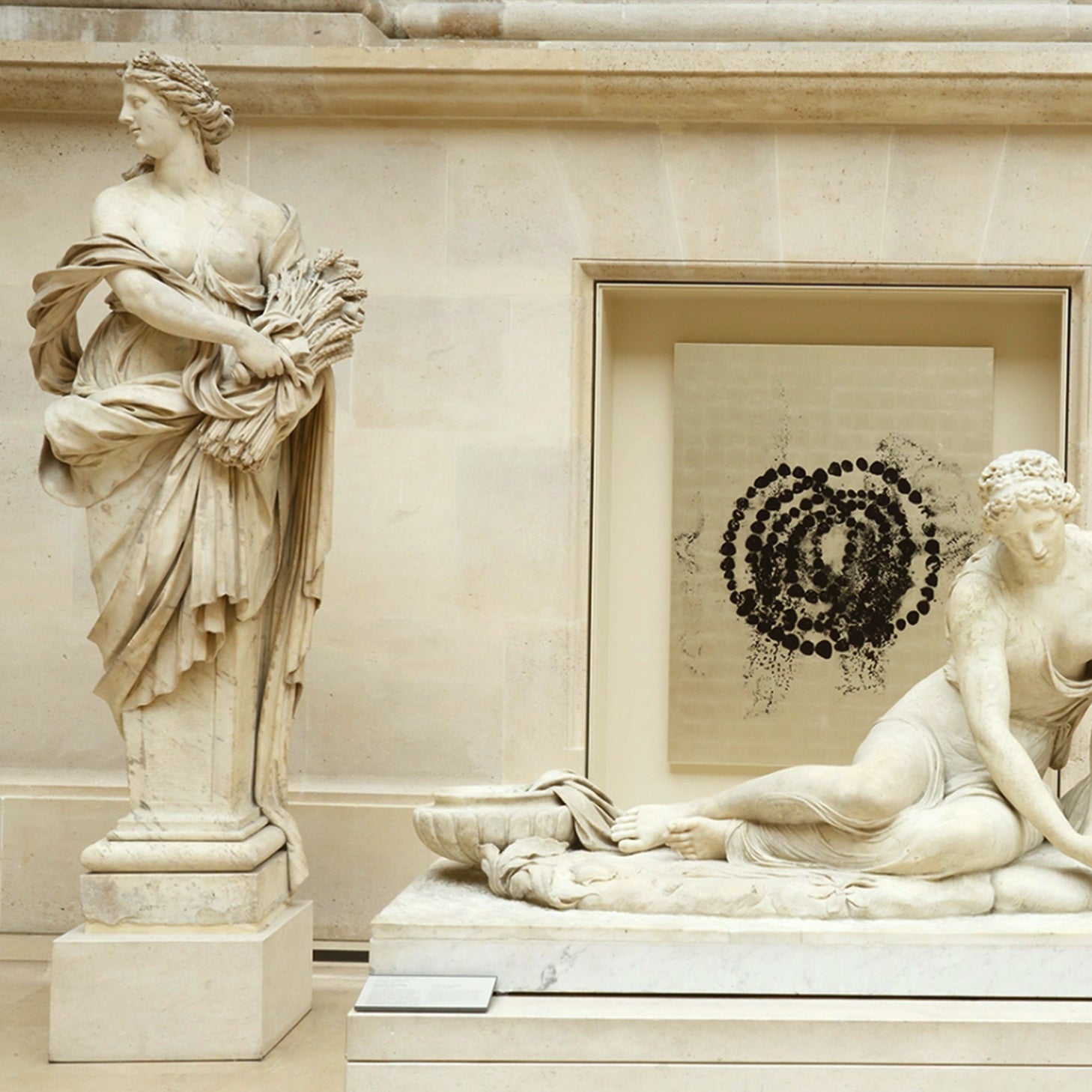 statue femme musée du Louvre