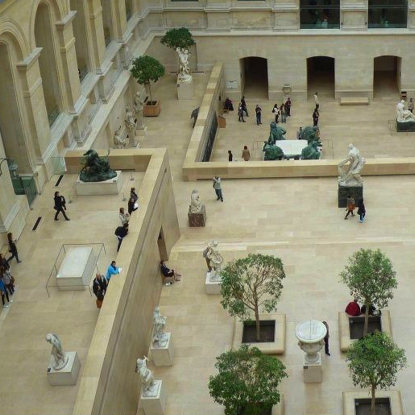 statue hall du Louvre