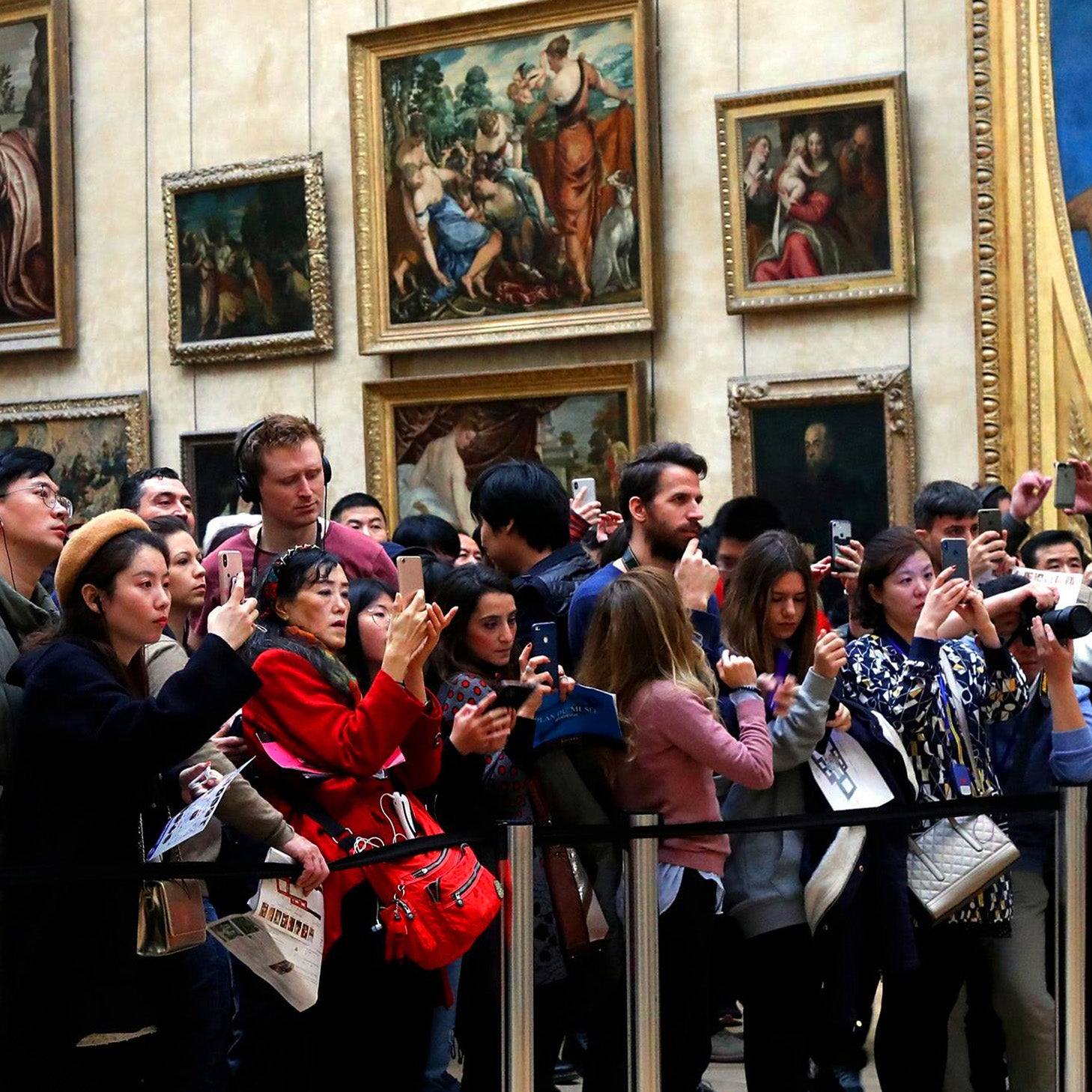 touriste au musée du Louvre