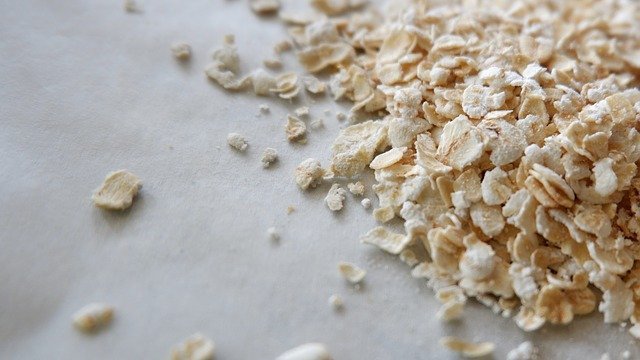 avena natural sobre papel, jabón para piel con alergia