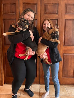We're thrilled to announce the launch of the Munchbird Bark-to-Share Program: Dog Treat Donation, in support of the incredible work being done by the student-led therapy dog club, The Teau Paws Club, at Moniteau High School, Pennsylvania.