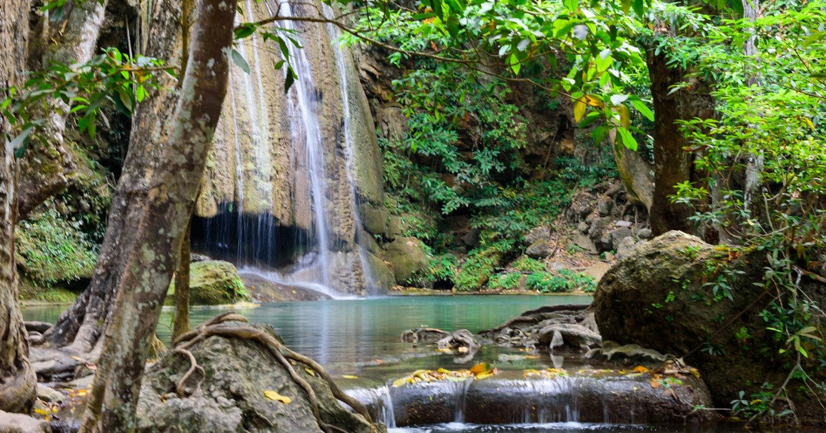 Bangkok : cascade d'Erawan et Kanchanaburi, visite privée | GetYourGuide