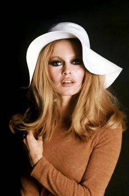 Brigitte Bardot in a floppy brimmed hat – just gorgeous!