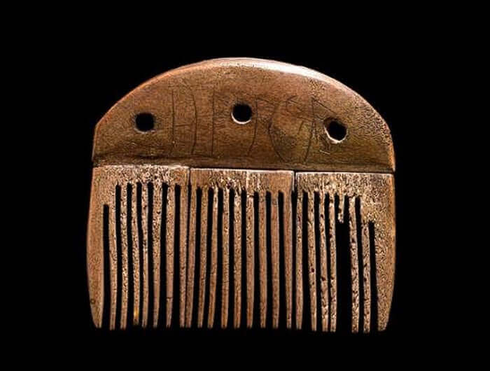 Rune Writing on A Comb