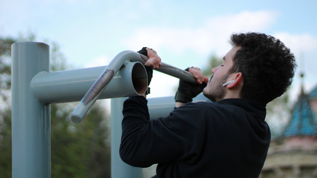 Supine Grip for a Pull-Up