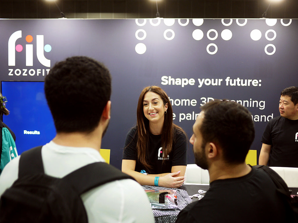 ZOZOFIT Chats With Customers at The FitExpo LA 2023