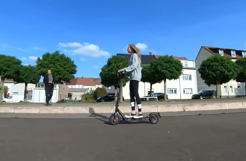 Der E-Scooter kann auf Radwegen gefahren werden