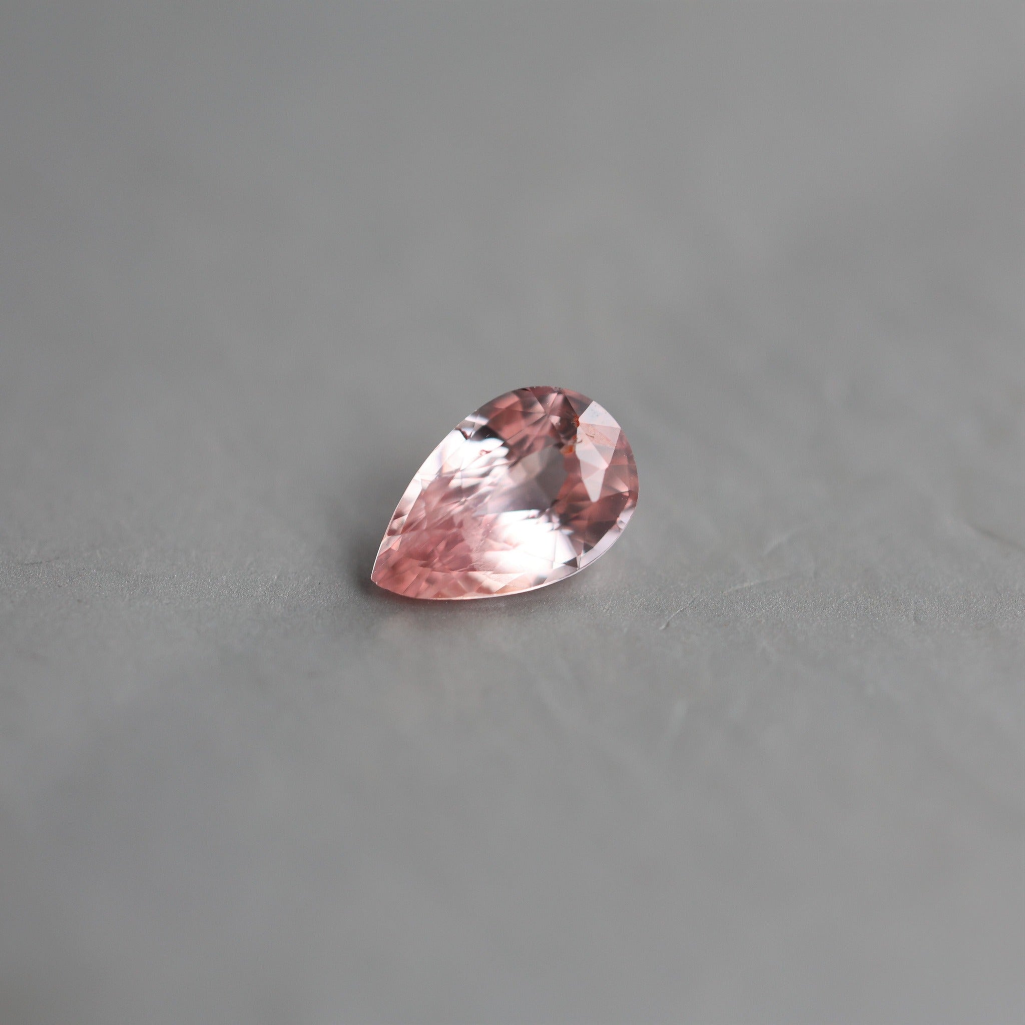 Razsuti 1,05 Ct hruška breskev safir - Capucinne Slovenija product image