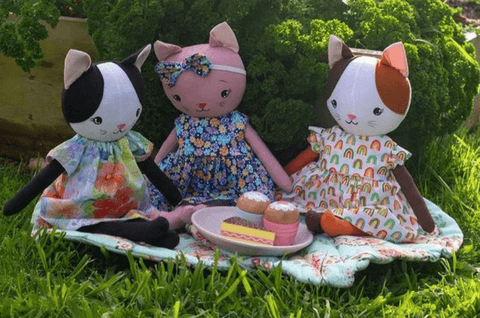 hamdmade cat dolls having a picnic made with studio seren cat sewing pattern