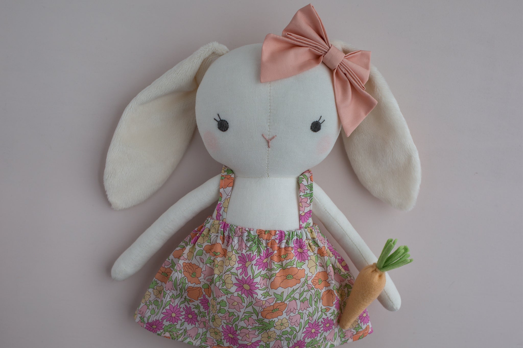 felt carrot sewing pattern - bunny with carrots