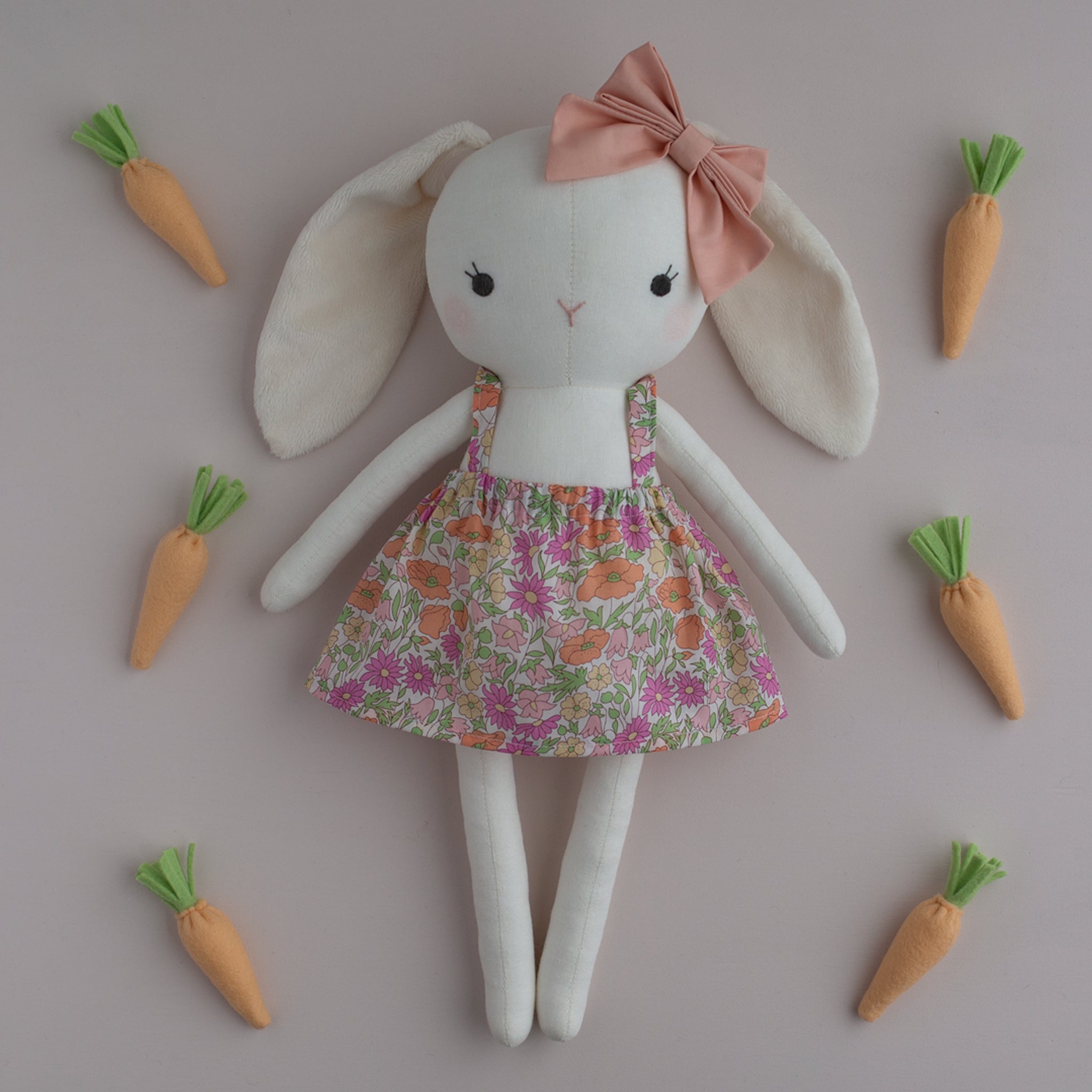 felt carrot sewing pattern - handmade bunny with felt carrots