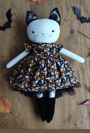 Handmade Halloween themed cat made with studio seren cat sewing pattern.