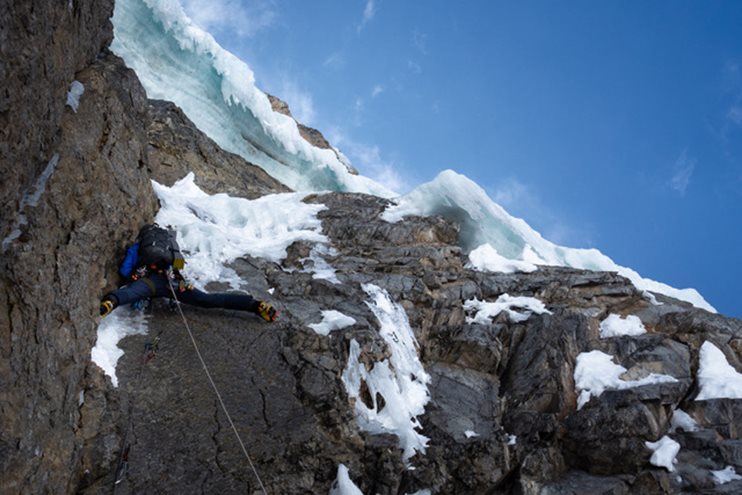 Quentin tackling the headwall on his and Alik Berg's 2022 new route <em>Reino Hongo </em>(1100m, M7) , on the East Face of Jirishanca. © Alik Berg