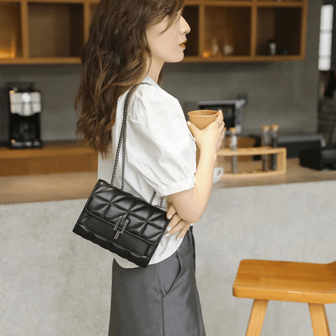 Bolsa-Transversal-Feminina-Modelo-Yag-preta