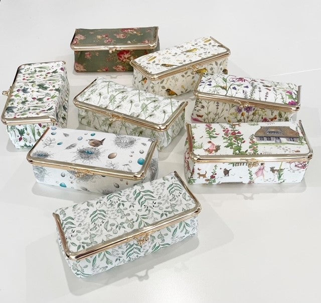 Kiss Clasp Sewing Box FULL KIT: WITH fabric, Pattern and Clasp - Willow ...