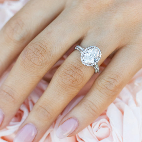 Oval diamond ring