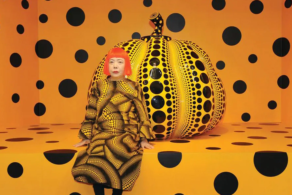 Yayoi Kusama in one of her pumpkin-themed exhibits (Image via @isabelle.pigeonnier)