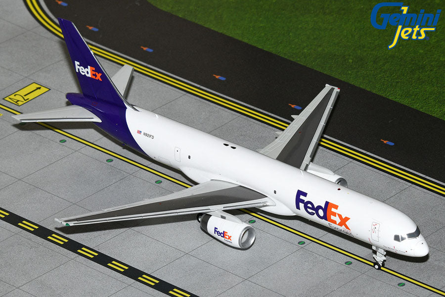 Gemini Jets G2FDX981 1:200 FedEx Express Boeing 757-200SF N921FD