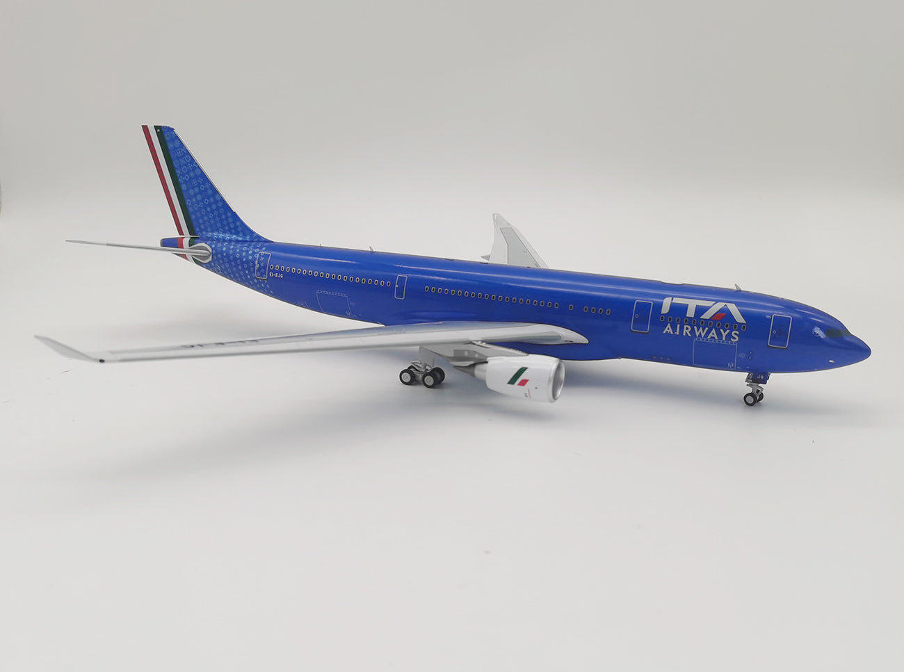 Pre-Order Inflight IF332AZ0423 1:200 ITA Airways Airbus A330-200