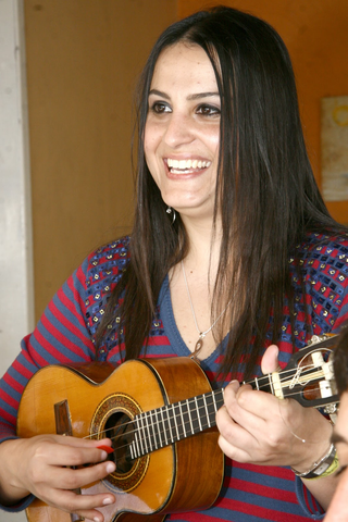Fernanda Silveira jouant du Choro
