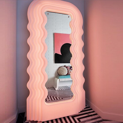 Wavy Full-Body Floor Mirror With LED Light