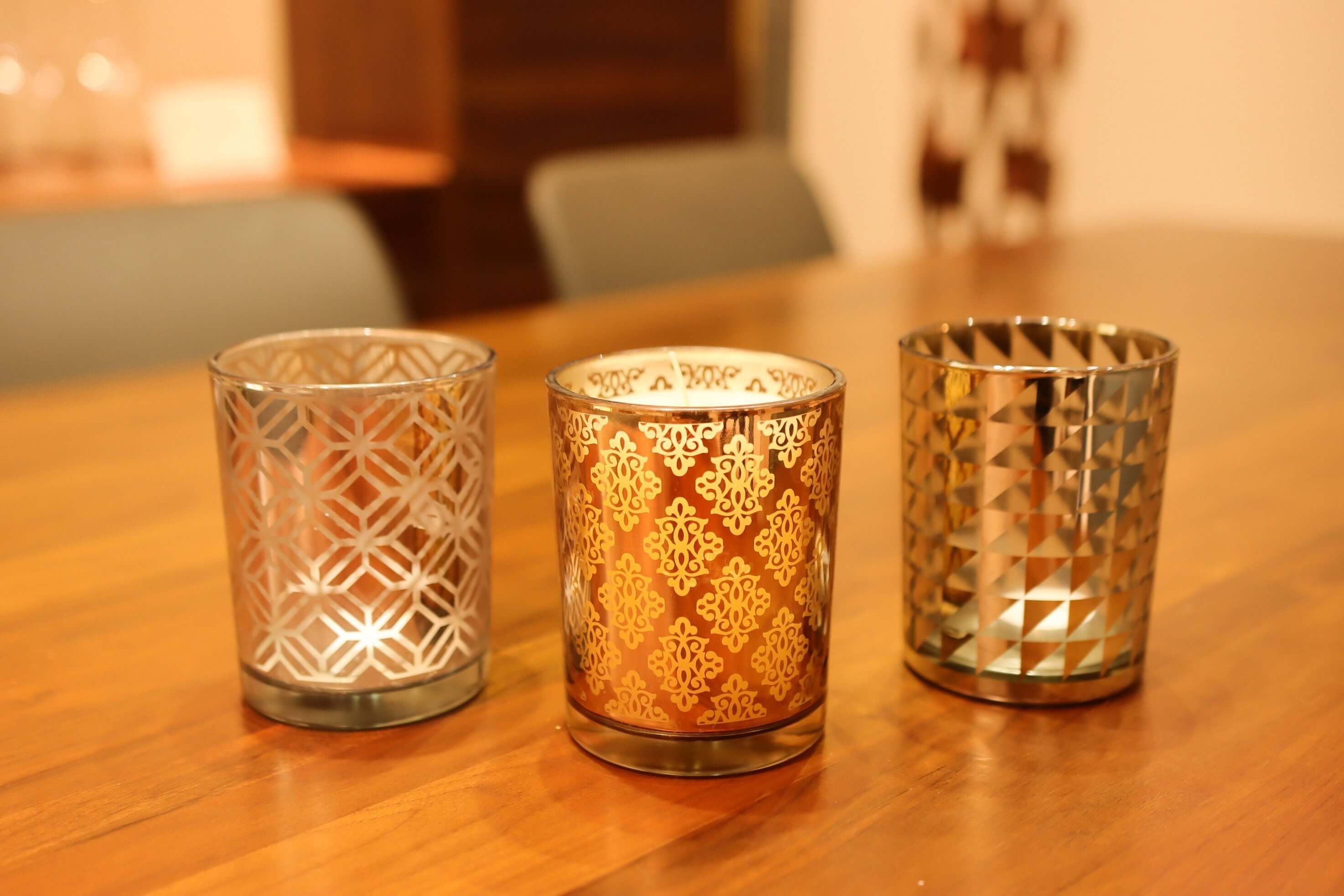 Modern candle holder in gold