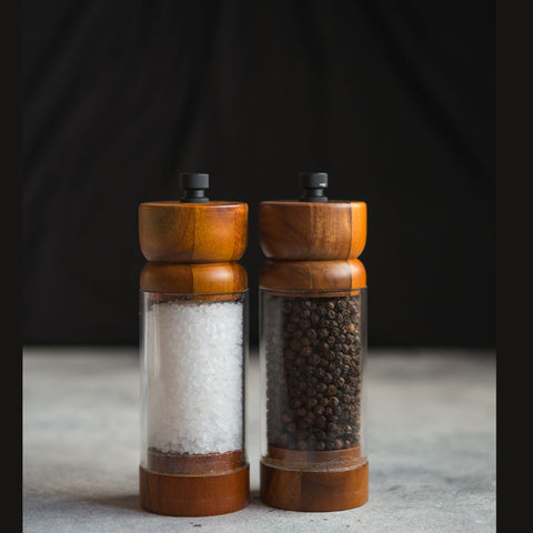 Salt and pepper mill set as a gift idea for the chef